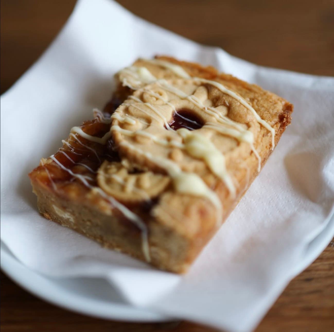 Jammy dodger topped blondie